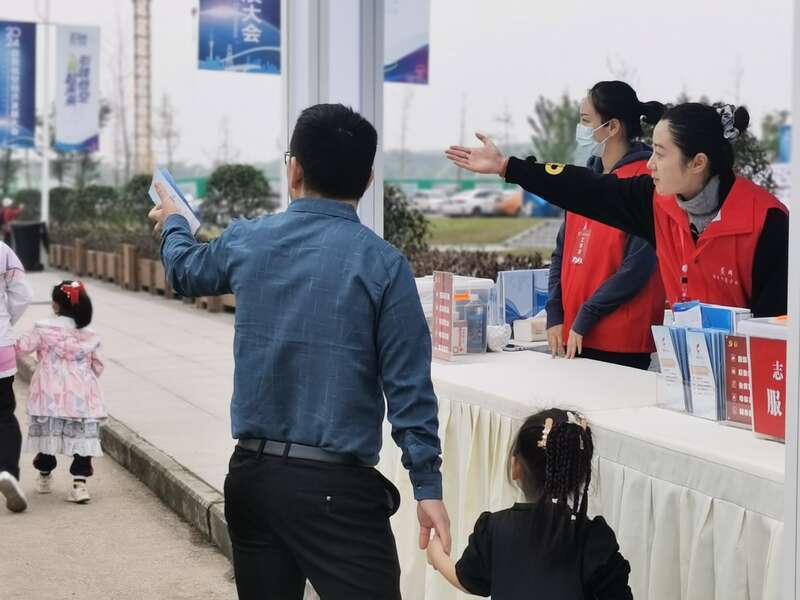 四川自贡：贡井青年突击队建功低空经济