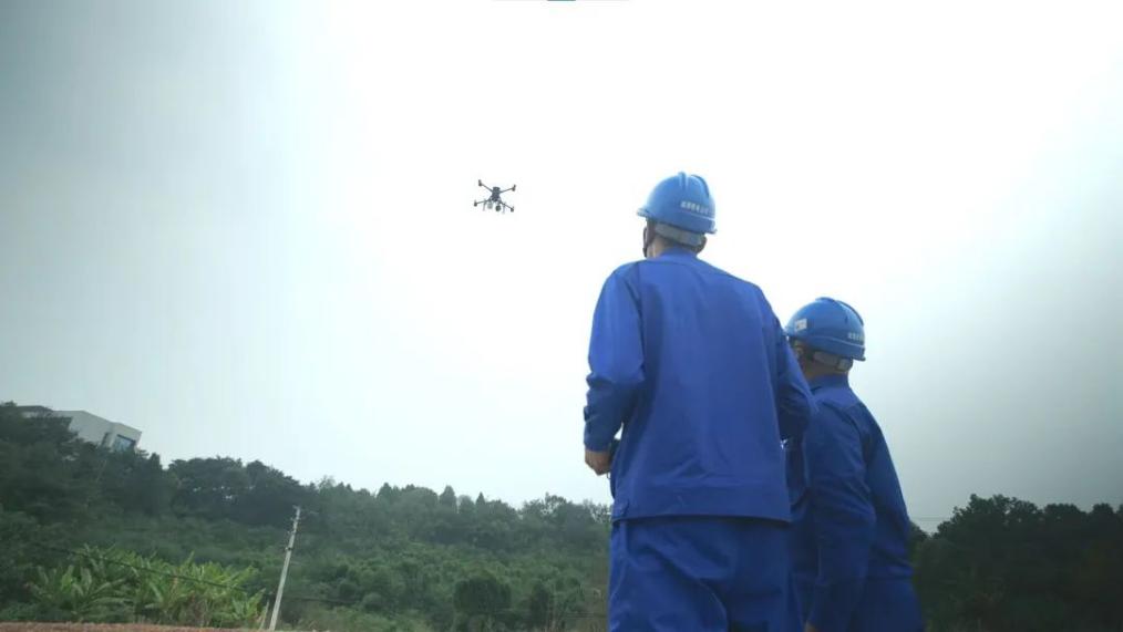 成都东部新区：无人机“巡检员”助力低空经济“高飞”