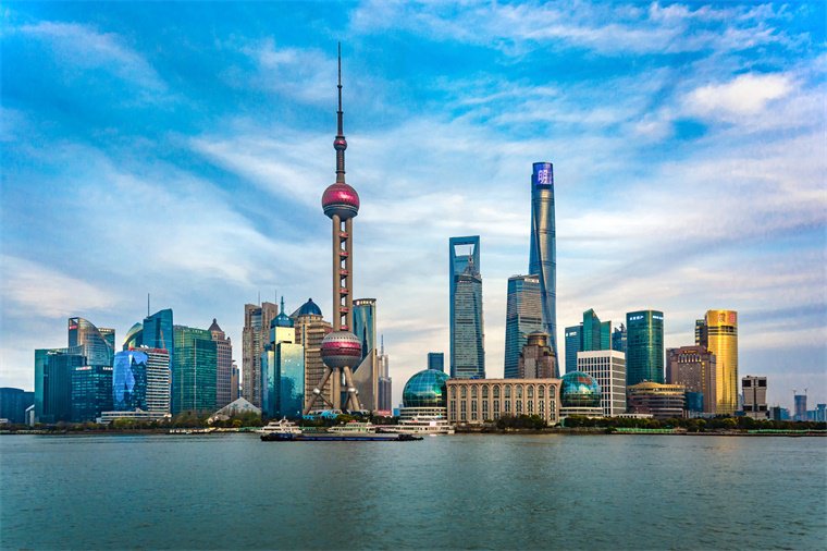 2025低空经济报： 上海发布低空经济重磅文件！到2026年，建成低空飞行航线全