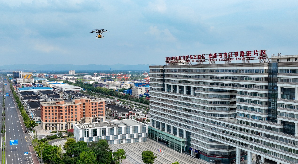 低空经济： 低空经济多领域展现强劲势头