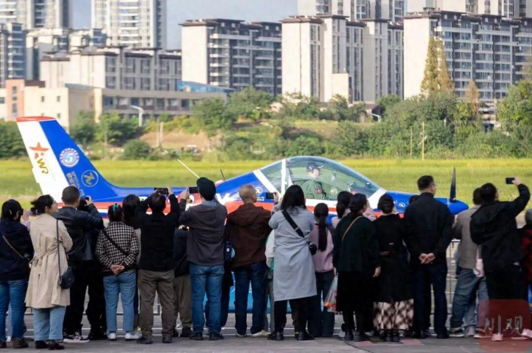“飛機賽”帶動“煙火氣”遂寧公安為低空經濟發展織密安全屏障