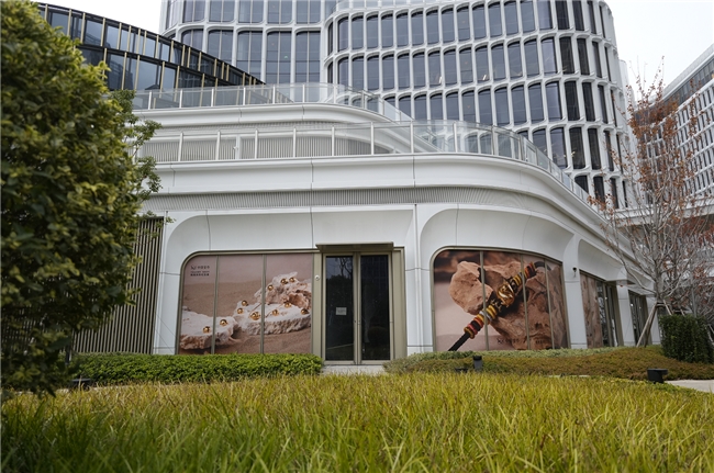 以“金”寄情,以“抱”拥暖,唤醒城市温度——中国金币“抱抱”主题快闪活动诠释东方情感哲学(图8)